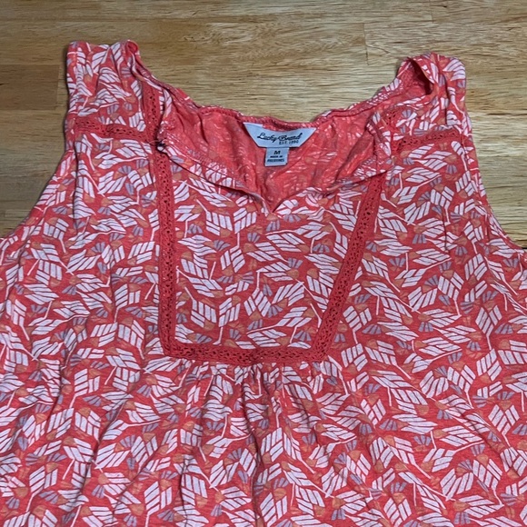 sleeveless top - Picture 3 of 4